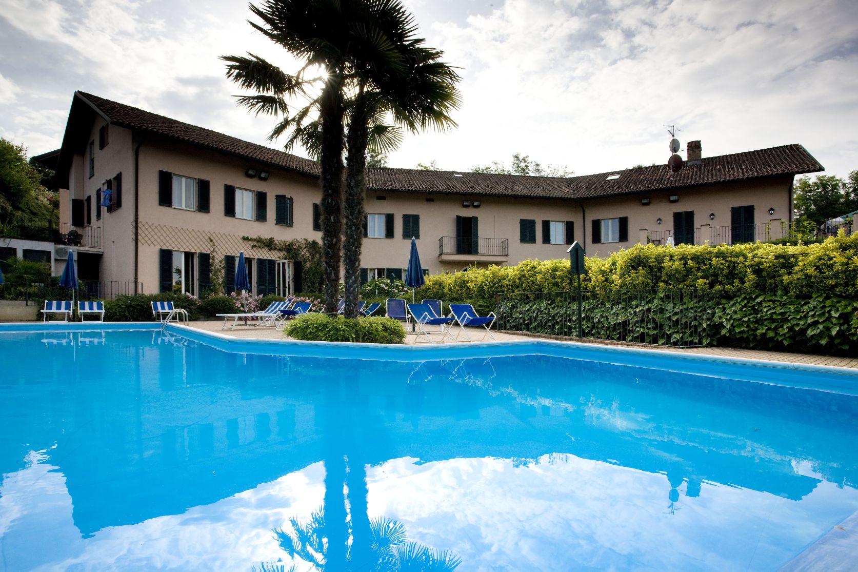 club house circolo golf con piscina